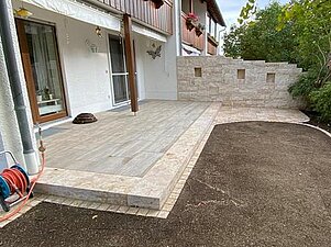 Gartenrenovierung mit Travertin