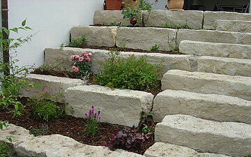 Jura Kalk Mauersteine Hangabstützung Mauerblöcke Stufen