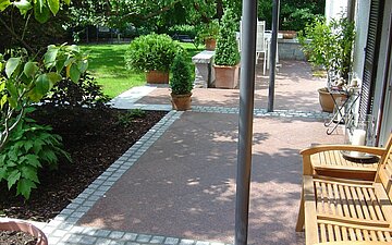 Terrasse hochwertig Granit Vanga rot schöner Garten