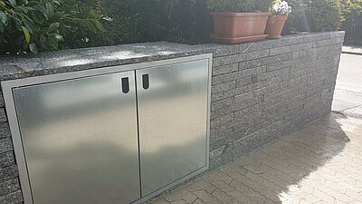 Granit, Mauer, Stelen liegend Tonnenhaus