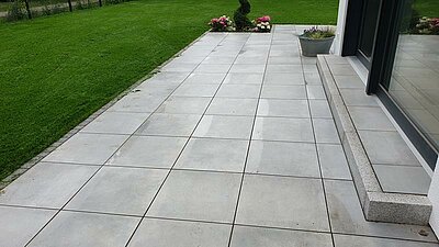 Terrasse aus Keramikplatten