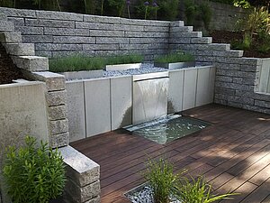 Granit Mauer grau Hang Abstützung Naturstein