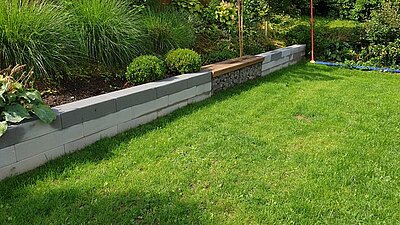 schöner Garten Mauer Betonstein Kann Hangabstützung grau